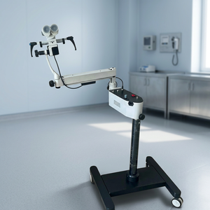 Microscope gynécologique binoculaire sur pied avec source de lumière électrique, mise au point manuelle, certifié CE, classe II, pour utilisation en salle chirurgicale. - Product Image 1
