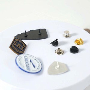 Fabricant de badges en métal émaillé souple de haute qualité en gros, de casquettes papillon et de cadeaux promotionnels - Product Image 4