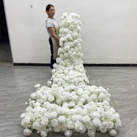Guirnalda floral artificial blanca completa con rosas y paniculata para decoración de bodas, escenarios, despedidas de soltera y eventos.