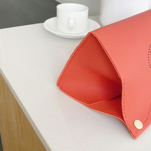 Boîte à mouchoirs créative en cuir, pour la maison, le salon, la salle de bain, la chambre à coucher, simple, polyvalente, pratique, orange, dessus plat en forme de V - Product Image 4