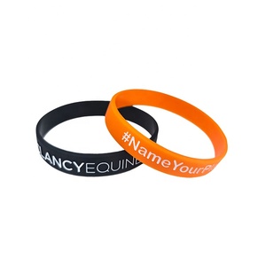 Pulsera de silicona personalizada con logotipo impreso de diferentes tamaños - Product Image 1