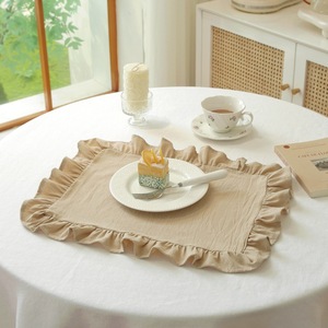 Tovagliette Plissettate di Lusso in Cotone Lavato, Eleganti Sottopiatti Rosa e Bianchi per Pranzo - Product Image 4