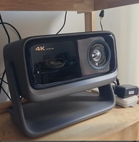Projecteur laser tricolore Dangbei X7 Ultra 4K pour cinéma maison, 4500 ISO, axe de déplacement multidirectionnel, taux de rafraîchissement élevé pour le jeu