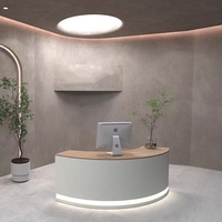 Bureau de réception moderne de luxe en bois massif, design nouveau, forme demi-lune, éclairage LED, pour hôtel, école, hôpital