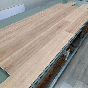 Suelo Vinílico de Lujo SPC con Acolchado de Ixpe de 5 mm y Micro Bisel, Sistema de Clic Híbrido - Product Image 1