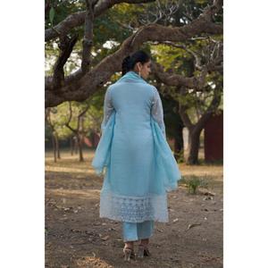 Vente flash : Ensemble Anarkali brodé pour femme avec pantalon droit et dupatta doux, idéal pour les occasions festives et décontractées - Product Image 6