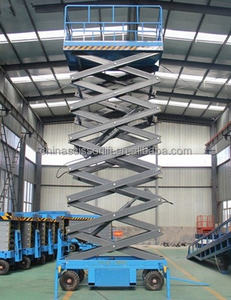 Elevador de tijera móvil de cuatro ruedas con carga de 500kg, 8M/10M/12m de altura para decoración de interiores de terminales de aeropuerto y mantenimiento de tuberías - Product Image 3