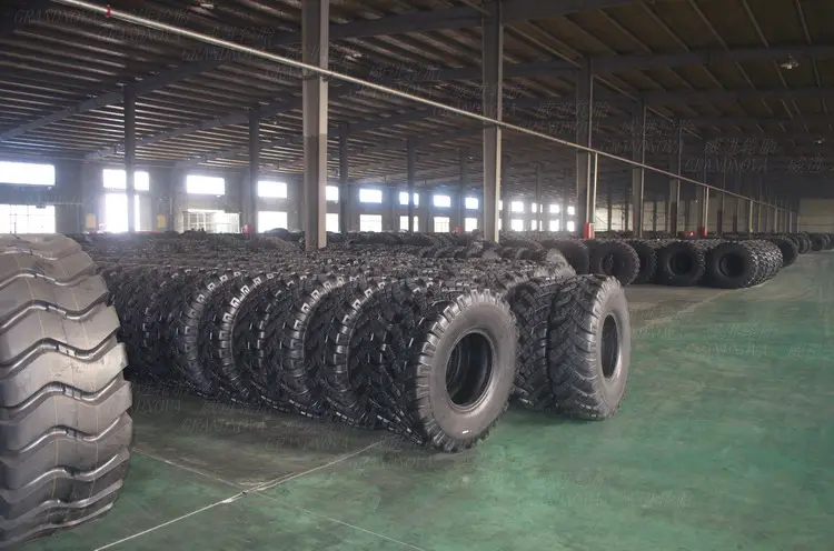 Newly Designed High Quality SKID STEERS TYRE OTR Tyres 10-16.5/ 12-16.5 off the road tyre