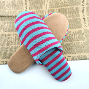 Chaussons d'hôtel jetables blancs personnalisés, dessus en tissu éponge de haute qualité, semelle extérieure en EVA de <span class=keywords><strong>5</strong></span> mm, option de logo personnalisé pour hôtel/spa - Product Image 1