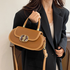 <span class=keywords><strong>Sac</strong></span> <span class=keywords><strong>à</strong></span> <span class=keywords><strong>bandoulière</strong></span> tendance 2026 KH en forme de pilule couleur caramel avec boucle dorée, <span class=keywords><strong>sac</strong></span> <span class=keywords><strong>à</strong></span> <span class=keywords><strong>main</strong></span> ovale structuré de niche pour femme pour rendez-vous et soirées - Product Image 4