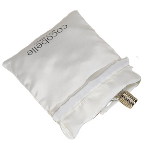 Pochette à cordon en satin blanc pour cosmétiques, soins de la peau et perruques, personnalisable, sac d'emballage en satin doux avec cordon de serrage, vente en gros - Product Image 3