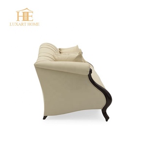 Canapé rembourré en tissu Teddy imitation fourrure de mouton Kali de Meridian Furniture pour salon - Product Image 2