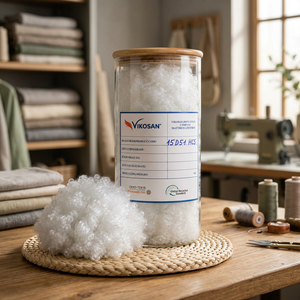 Fibre discontinue siliconée creuse et conjuguée 100 % polyester recyclé, 15D 64mm, super douce, anti-boulochage, à prix abordable - Product Image 1