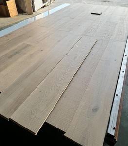 Plancher en chêne de qualité commerciale pour la maison, revêtement de sol en bois d'ingénierie pour les intérieurs résidentiels et de bureaux - Product Image 4