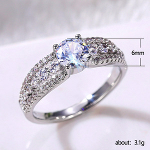 Anello da Donna Traforato con Zirconia Cubica a Grappolo, Stile Proposta, Gioiello di Moda - Product Image 5