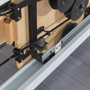 Reformer de Pilates Minimalista y Elegante en Aleación de Aluminio Negro para Apartamentos, Spas y Retiros - Product Image 2
