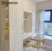 Conception de dressing moderne de luxe sur mesure pour projets résidentiels de chambres à coucher, avec organisation flexible
