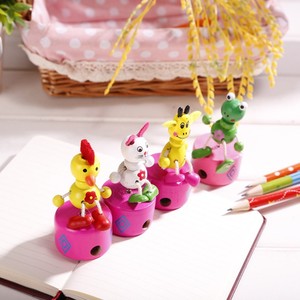 Aiguisoir <span class=keywords><strong>en</strong></span> <span class=keywords><strong>bois</strong></span> peint à la main pour enfants, motifs dessins animés, divers styles, 1 pièce - Product Image 3