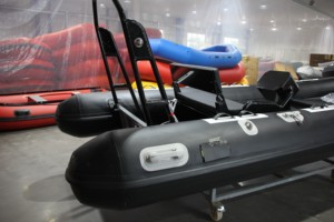 Coque en aluminium de bateau de pêche gonflable de la meilleure qualité et moteur hors-bord pour le divertissement en plein air - Product Image 4