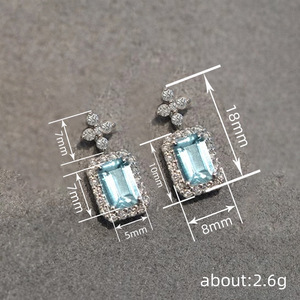 Orecchini a Perno con Croce in Zirconia Quadrata per Donne, Gioielli Delicati e alla Moda per Uso Quotidiano - Product Image 5