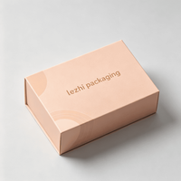 Caja de Regalo Magnética Plegable al por Mayor, Laminación Negra Mate, Impresión en Relieve, Papel de Arte, Estilo Carpeta