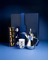 Boîte à desserts de luxe Ramadan, boîte d'emballage haut de gamme en cuir bleu marine pour tasses à café et dattes, boîte cadeau pour thé avec broderie palmier et fermoirs métalliques