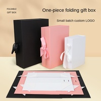 Boîte d'aspiration magnétique de type livre pliable personnalisée petit stock de lots de boîte cadeau UV avantage ruban transfrontalier disparaissant