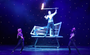 Grande scène spectacle <span class=keywords><strong>de</strong></span> <span class=keywords><strong>magie</strong></span> feu tintement Illusion <span class=keywords><strong>tour</strong></span> apparaissant fille Illusion accessoires fête nouveautés en vente - Product Image 3