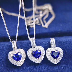 Collier élégant en or blanc 18 carats avec pendentif en saphir royal en forme de cœur et diamant naturel, tendance, luxueux et romantique, pour les occasions spéciales - Product Image 3