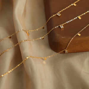 สร้อยคอประดับจี้ทรงเรขาคณิตทำจากสเตนเลสสตีล18K PVD ชุบทองเรียบง่ายสีชมพูแบบเรียบง่าย - Product Image 5