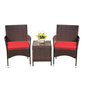 Juego de Muebles de Jardín de 3 Piezas en Ratán Sintético PE, Sillas de Bistró con Cojines Rojos y Mesa de Centro con Tapa de Vidrio - Product Image 1