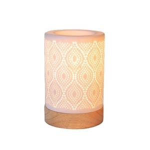 Brûleur électrique en céramique ajouré personnalisé <span class=keywords><strong>pour</strong></span> cire fondue et huiles essentielles, <span class=keywords><strong>lampe</strong></span> <span class=keywords><strong>à</strong></span> parfum moderne artisanale avec base en bois - Product Image 4