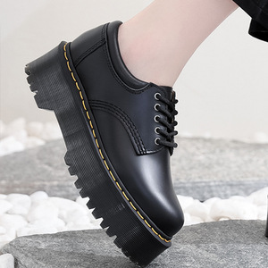 รองเท้าบูทหนังวัวพื้นหนาแบบหุ้มข้อต่ำ ทนทานต่อการสึกหรอ กันลื่น รองเท้าลำลองหนังสำหรับผู้หญิงและผู้ชาย มีไซส์ 46 - Product Image 5