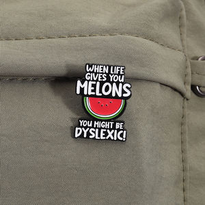 Quando la <span class=keywords><strong>vita</strong></span> ti dà meloni potresti essere dislessico con spilla a spilla con citazione divertente regalo per amici - Product Image 3