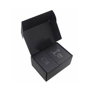 Boîte personnalisée en carton ondulé gaufré pour cosmétiques, postale, rigide, pour cadeau, en carton épais noir mat avec fenêtre en PVC - Product Image 4