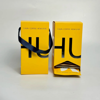 Boîte à double fente en carton couché 400g, format personnalisé, imprimée couleur Pantone, avec fond détachable et poignée créative