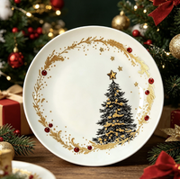 Assiette de Noël en céramique rouge et verte avec motifs de brindilles de pin, vaisselle festive pour la maison, l'hôtel et le restaurant