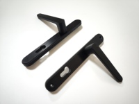 Poignée de porte coulissante en aluminium noir CNC tendance pour hôtel, avec serrure à levier au design européen moderne, ODM OEM noir mat