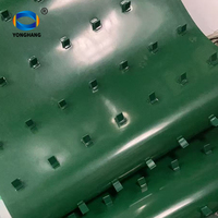 Bande transporteuse plate brillante en PVC avec petites griffes pour machine d'application d'adhésif pour le travail du bois
