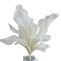 Fleurs géantes en organza de soie faites à la main, sur mesure, de luxe, pour la décoration de tables de mariage, les toiles de fond et les décorations de fêtes.