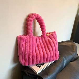 Sac fourre-tout tendance pour femme, style 2026, polyvalent, simple, niche, en peluche, design à une épaule, grande capacité, automne/hiver - Product Image 4