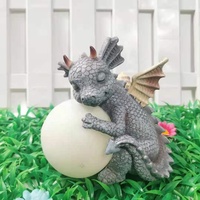 Statue de méditation du dragon du jardin à l'énergie solaire, statue avec boule de observation