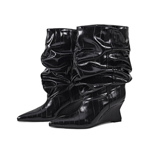 ODM OEM 2026 <span class=keywords><strong>Botas</strong></span> <span class=keywords><strong>de</strong></span> Mujer con Pliegues, Estilo Slouch, Altura Media, Punta Puntiaguda, Tacón <span class=keywords><strong>de</strong></span> Cuña, Microfibra, Impermeables, PU, Moda Otoño Invierno - Product Image 1