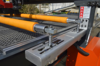 CNC Vertikale Wellpappe Oszillierende Messer-Stanzmaschine für Wellpappe-Kartonbox Kartonmuster-Herstellung