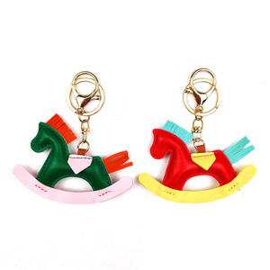 Nouveautés : Porte-clés pendentif <span class=keywords><strong>cheval</strong></span> <span class=keywords><strong>à</strong></span> <span class=keywords><strong>bascule</strong></span> <span class=keywords><strong>en</strong></span> cuir PU fait main, motif dessin animé mignon - Product Image 4