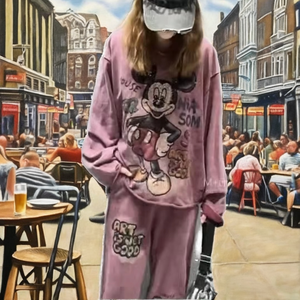 T-shirt mode en coton pour femmes avec short long au genou Tenue quotidienne confortable avec un design doublé pour la saison de printemps B0339 Cartoon Print - Product Image 2