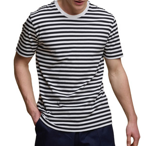 เสื้อยืดลำลองลายทางที่สร้างขึ้นด้วยเนื้อสัมผัสที่นุ่มเนียนและทันสมัยให้การเคลื่อนไหวที่สะดวกสบายและดูสดใหม่ทุกวัน - Product Image 4