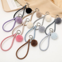 Nouvelle Collection Automne/Hiver : Porte-clés en Cuir Tendance avec Breloque Peluche en Forme de Boule, Accessoire Créatif et Polyvalent pour Sac et Chaîne de Téléphone