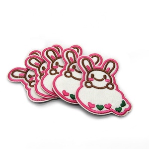 Badge brodé <span class=keywords><strong>lapin</strong></span> adorable <span class=keywords><strong>en</strong></span> gros, patch brodé <span class=keywords><strong>lapin</strong></span> cœur rose pour vêtements d'enfants, chapeaux et accessoires vestimentaires - Product Image 3