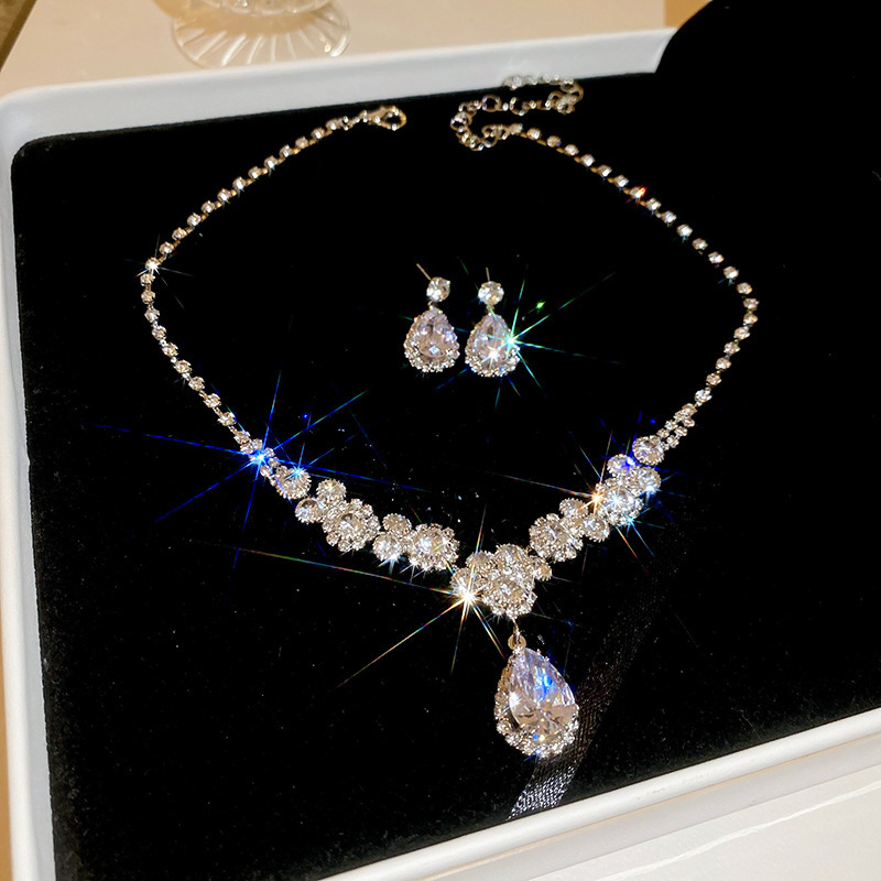 Ensemble de boucles d'oreilles et collier goutte d'eau en argent 2 pièces